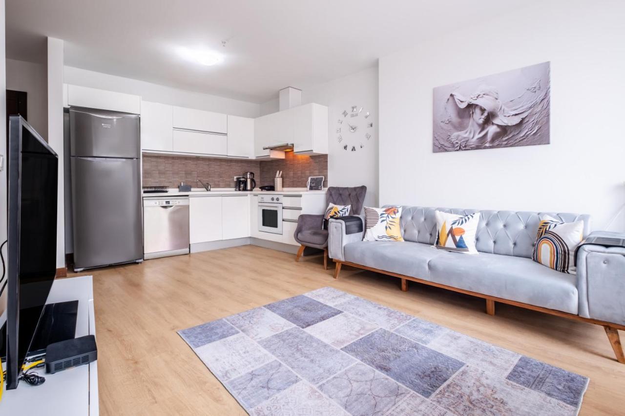 Charming Flat With City View In Atasehir Istanbul Exterior photo